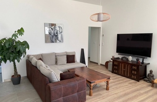Le Tour-du-Parc Villa | Villa 'Maison Neuve, Jacuzzi, Terrasse' with Private Terrace, Private Garden and Wi-Fi