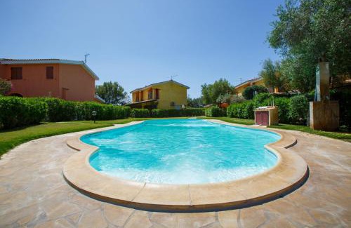 Sant'Anna Arresi Villa | Villa Mama con piscina condominiale, giardino e barbecue