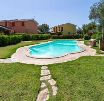 Sant'Anna Arresi Villa | Villa Mama con piscina condominiale, giardino e barbecue