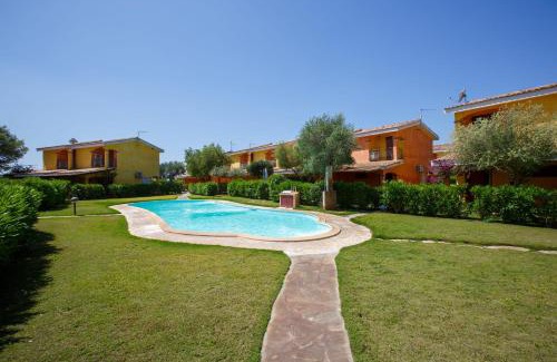 Sant'Anna Arresi Villa | Villa Mama con piscina condominiale, giardino e barbecue