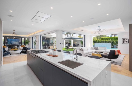 The Flats Villa | Villa Mandarin by LuxJB 🏆 Beverly Hills Mansion w Maid 🏆 Steps from Rodeo Drive
