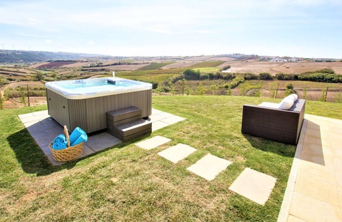 Assenta Villa | “Villa Mar” Great Villa, 3 mim from beach, hea pool, Jacuzzi, Panoramic view.