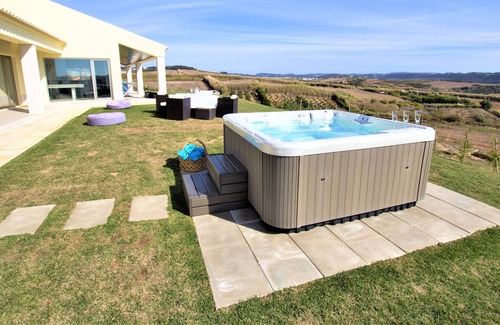 Assenta Villa | “Villa Mar” Great Villa, 3 mim from beach, hea pool, Jacuzzi, Panoramic view.