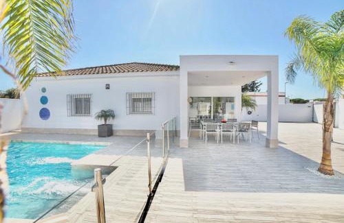 Barrio Nuevo Villa | Villa MARABÚ,piscina privada en Conil de la Frontera