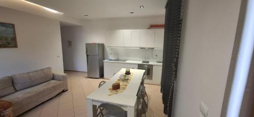 Delvine Apartment | Villa Margot