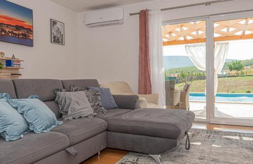 Ruzic Villa | Villa Maria with Outdoor Pool