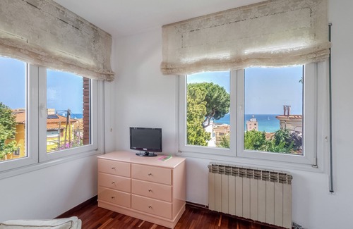 Masnou Villa | Villa 'Masnou' with Sea View, Wi-Fi and Air Conditioning