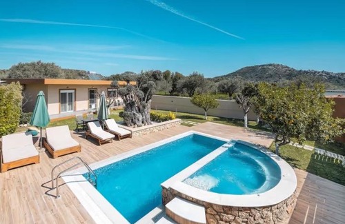 Filerimos Villa | Villa MATA - 600m² with Private Pool and Jacuzzi