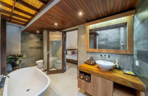 Laksmana Villa | Villa MD 2 Stylish 3 BR w/Sunny Pool at Prime Eat Street