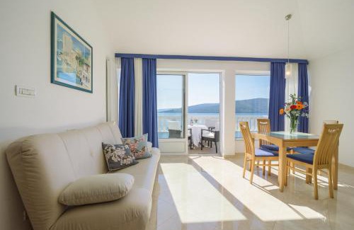 Seget Vranjica Hotel | Villa Mediterana