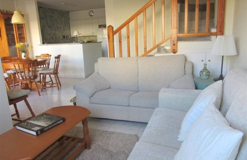 L'Escala House | Villa Mimoses with community pool and garden, A/C, WIFI and 300m to beach