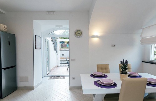 Sant'Agnello Villa | Villa Mira: An elegant and welcoming three-story villa located in the center of Sant'Agnello, with Free WI-FI.