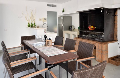 Cala d'Or House | Villa mit Direktem Strandzugang zu Einer Sandigen Bucht in Cala D'or Zentrum