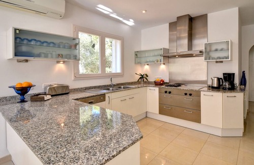 Cala d'Or House | Villa mit Direktem Strandzugang zu Einer Sandigen Bucht in Cala D'or Zentrum