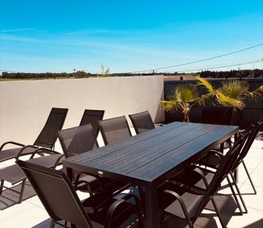 Pennautier Villa | Villa moderne privée avec piscine, vue montagne 3 chambres