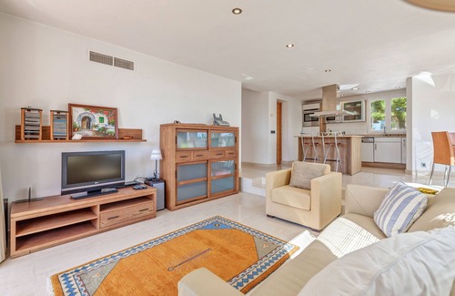 Cala Serena Villa | Villa 'Mon Obert' with Sea View, Wi-Fi and Air Conditioning