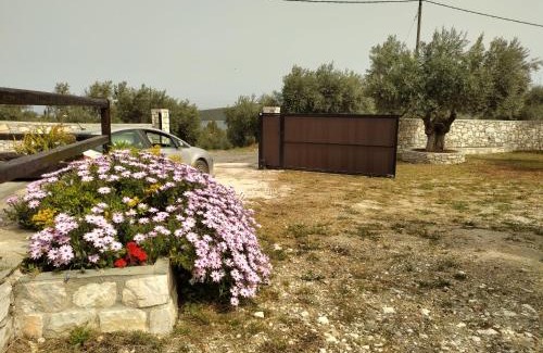 Pella Region Villa | Villa Monolia