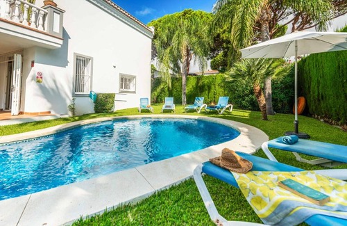 Calahonda Villa | Villa Moongate