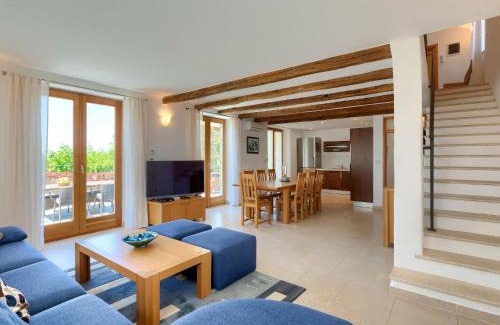 Baredine Villa | Villa Morgan by Interhome