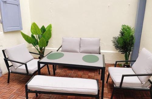 Cœur de Ville Apartment | Villa muguette - coeur de Vichy- RDC-véranda sur la terrasse