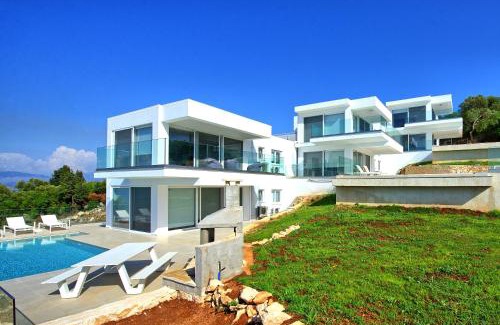 Pelekito Villa | Villa Nafsika by PosarelliVillas