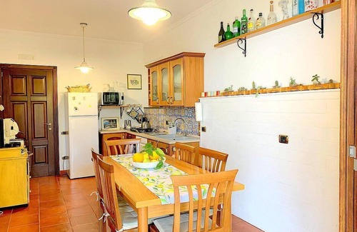 Sant'Agnello Villa | Villa Naiade: An elegant and welcoming three-story villa which faces the sun and the sea, with Free WI-FI.