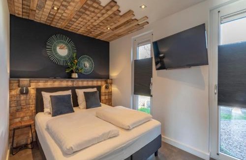 Julianadorp aan zee Villa | Villa near Dutch Dunes with Pool