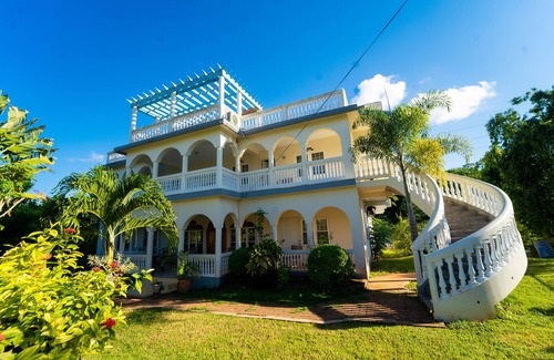 Falmouth House | VILLA near Montego Bayn8BedRm/8 BathRm 10 bedsn$750 nightly for entire house.