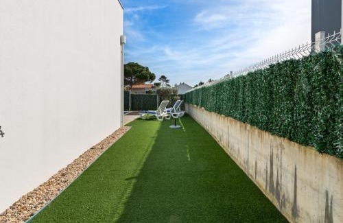 Foz do Arelho Villa | Villa near Obidos Lagoon and Surf Beaches