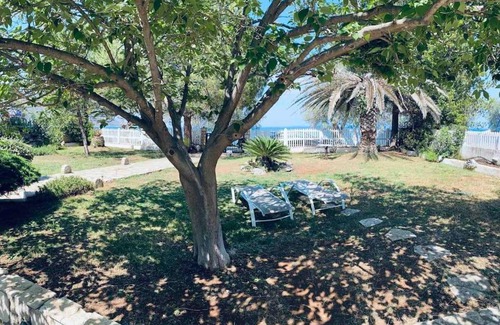 Melissopetra Apartment | Villa Nefeli in front of the beach