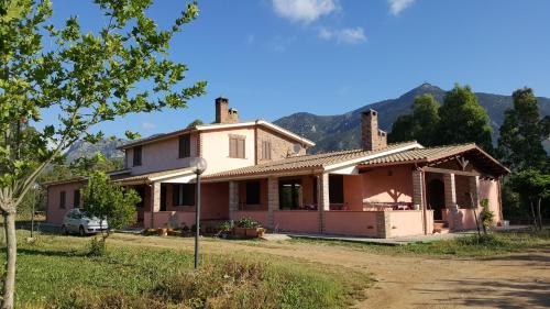 Iglesias Villa | Villa nel verde