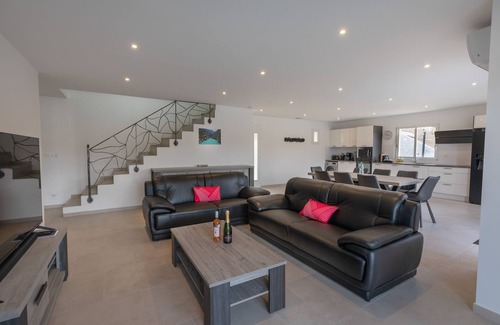 Cotignac Villa | Villa Neuve de Charme à Cotignac 4 Suites Spacieuses Immersion Provençale