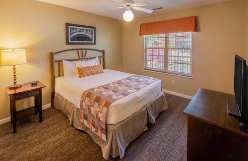 De Soto Villa | Villa Next to a Lake | Various Amenities