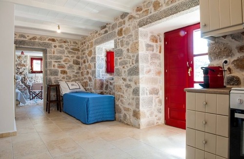Neon Oitylo House | VILLA Next to the sea
