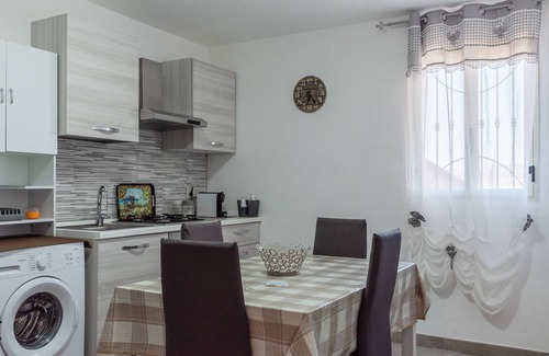 Licata Apartment | Villa "Nicolai - Piano Terra'" with Mountain View, Shared Garden and Pool