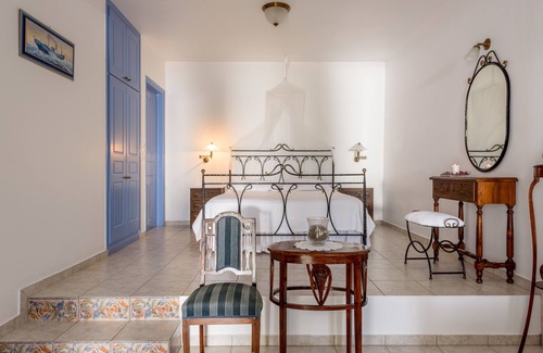 Adamas House | Villa Notos