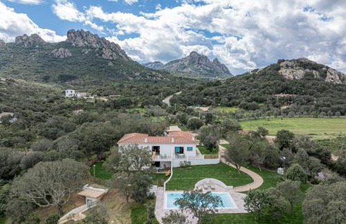 Arzachena Villa | Villa Nuova di Design con Piscina Privata