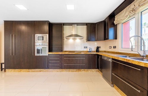 Guadalmar Villa | Villa 'Ohana 1 Luxury Villa' near Beach with Heated Pool, Terrace & Wi-Fi