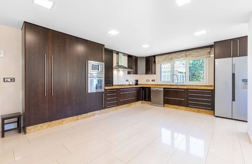 Guadalmar Villa | Villa 'Ohana 1 Luxury Villa' near Beach with Heated Pool, Terrace & Wi-Fi