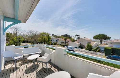 Taussat Villa | Villa on the Port of Taussat with swimming pool