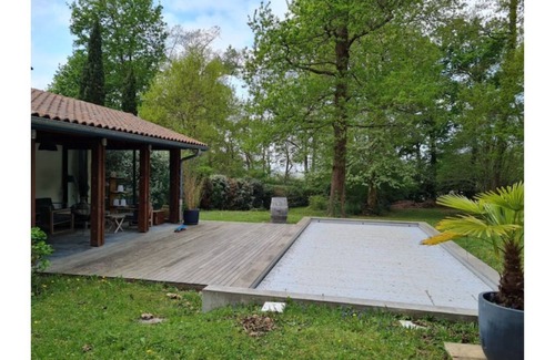 Arcangues House | Villa opposite golf course and château with heated swimming pool