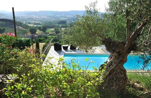 Nocera Umbra House | Villa ouverte sur le monde