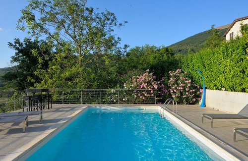 Nocera Umbra House | Villa ouverte sur le monde