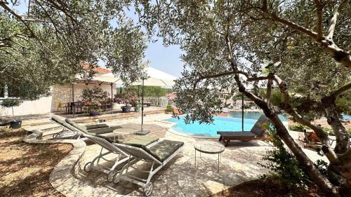 Tijesno Villa | Villa Paladin - Spacious Villa with Pool near Garden Resort - 7 Min walk