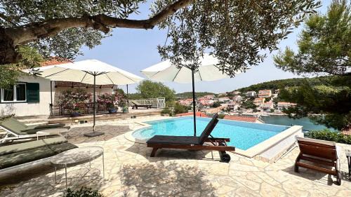 Tijesno Villa | Villa Paladin - Spacious Villa with Pool near Garden Resort - 7 Min walk