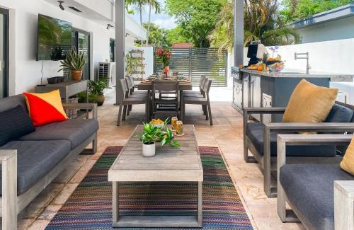 Ludlam House | Villa Palma - Prime Location, Pool, Game Room, Outdoor Kitchen