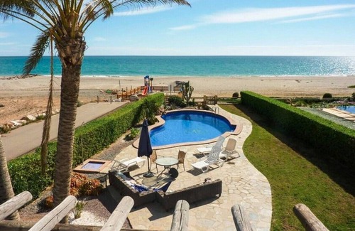 Palomares House | Villa Palomares on the beachfront right on the beach
