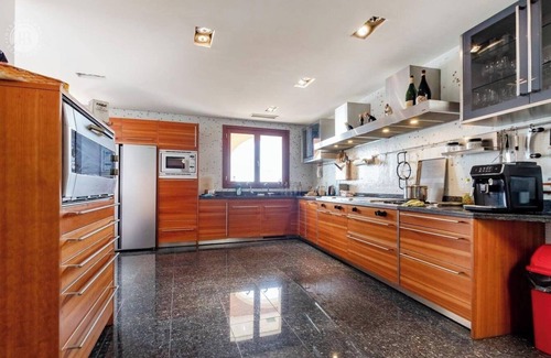 Ospedaletti Villa | Villa Paradise-Sleeps 20-Pool-Sea Views-pets