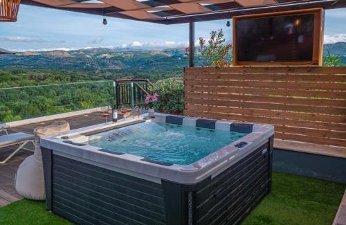 Kato Valsamonero Villa | Villa Paris with Rooftop & Jacuzzi