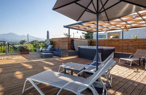 Kato Valsamonero Villa | Villa Paris with Rooftop & Jacuzzi